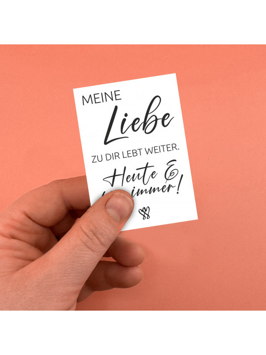 "Meine Liebe zu dir lebt weiter. Heute & für immer!" – Traueraufkleber für liebevolle Erinnerungen "Meine Liebe zu dir lebt weiter. Heute & für immer!" – Traueraufkleber für liebevolle Erinnerungen