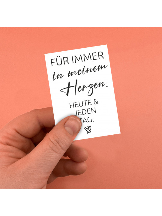 „Für immer in meinem Herzen“ – Traueraufkleber für liebevolle Erinnerungen „Für immer in meinem Herzen“ – Traueraufkleber für liebevolle Erinnerungen